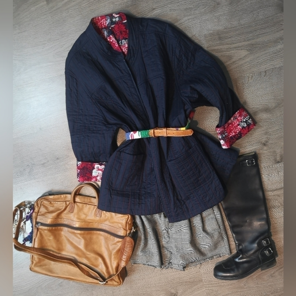 Neo-vintage square leather messanger bag with long adjustable strap